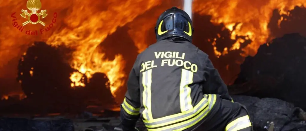 Incendi in Calabria, il grido d'allarme dei Vigili del Fuoco per la carenza di personale