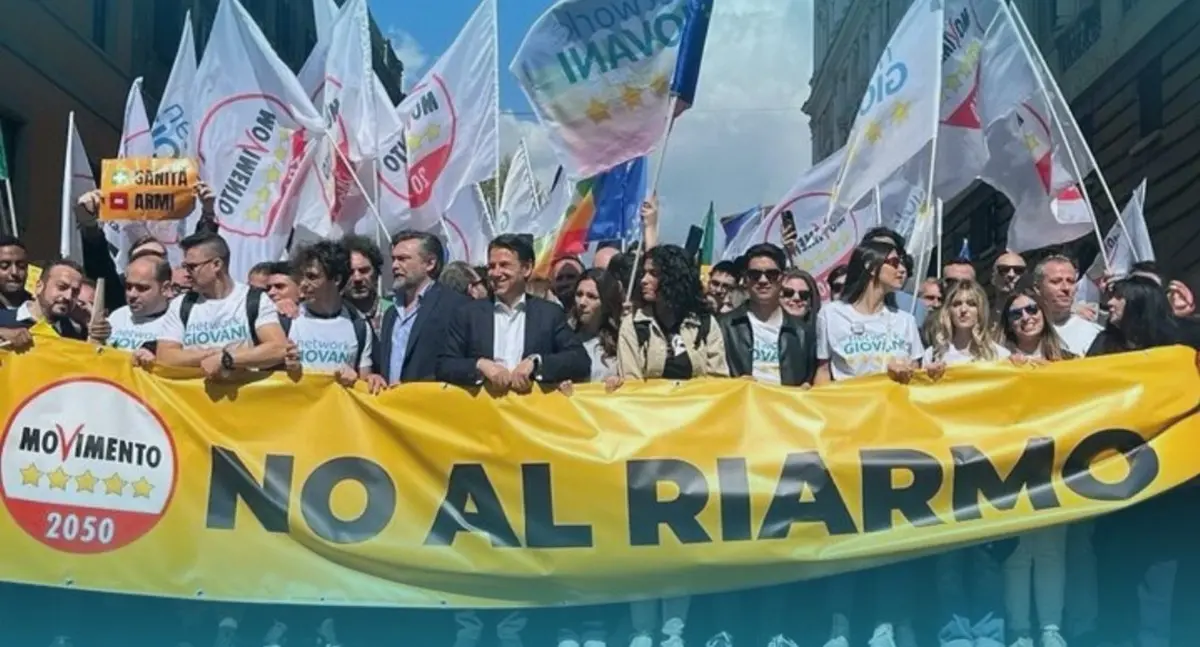 Reggio, il network giovani del Movimento 5Stelle in piazza per la pace contro il riarmo