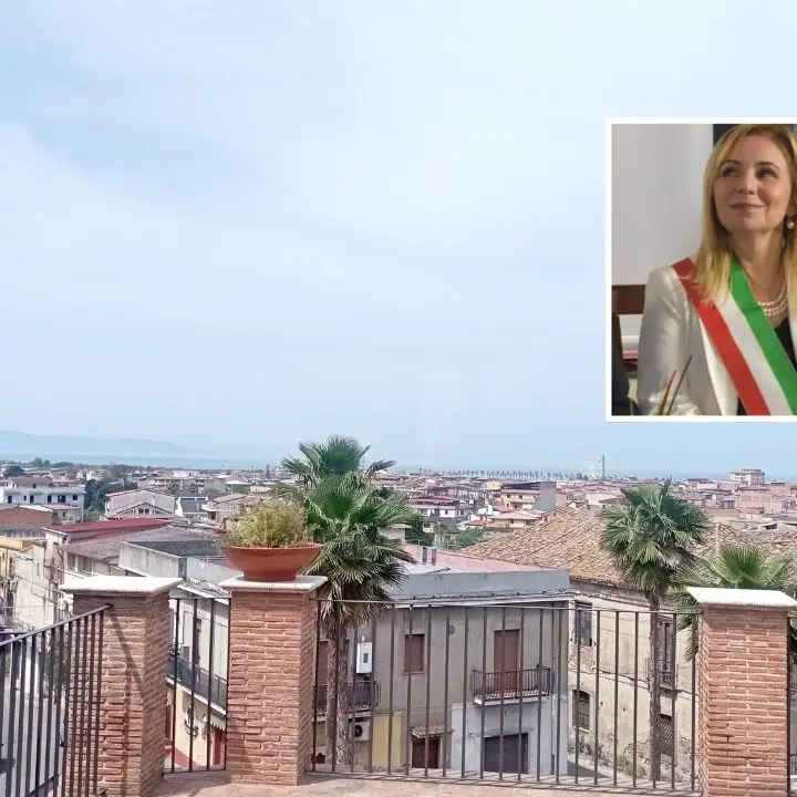 Gioia Tauro, al via la raccolta differenziata. Il sindaco: «Responsabilità di tutti per ripulire la città»