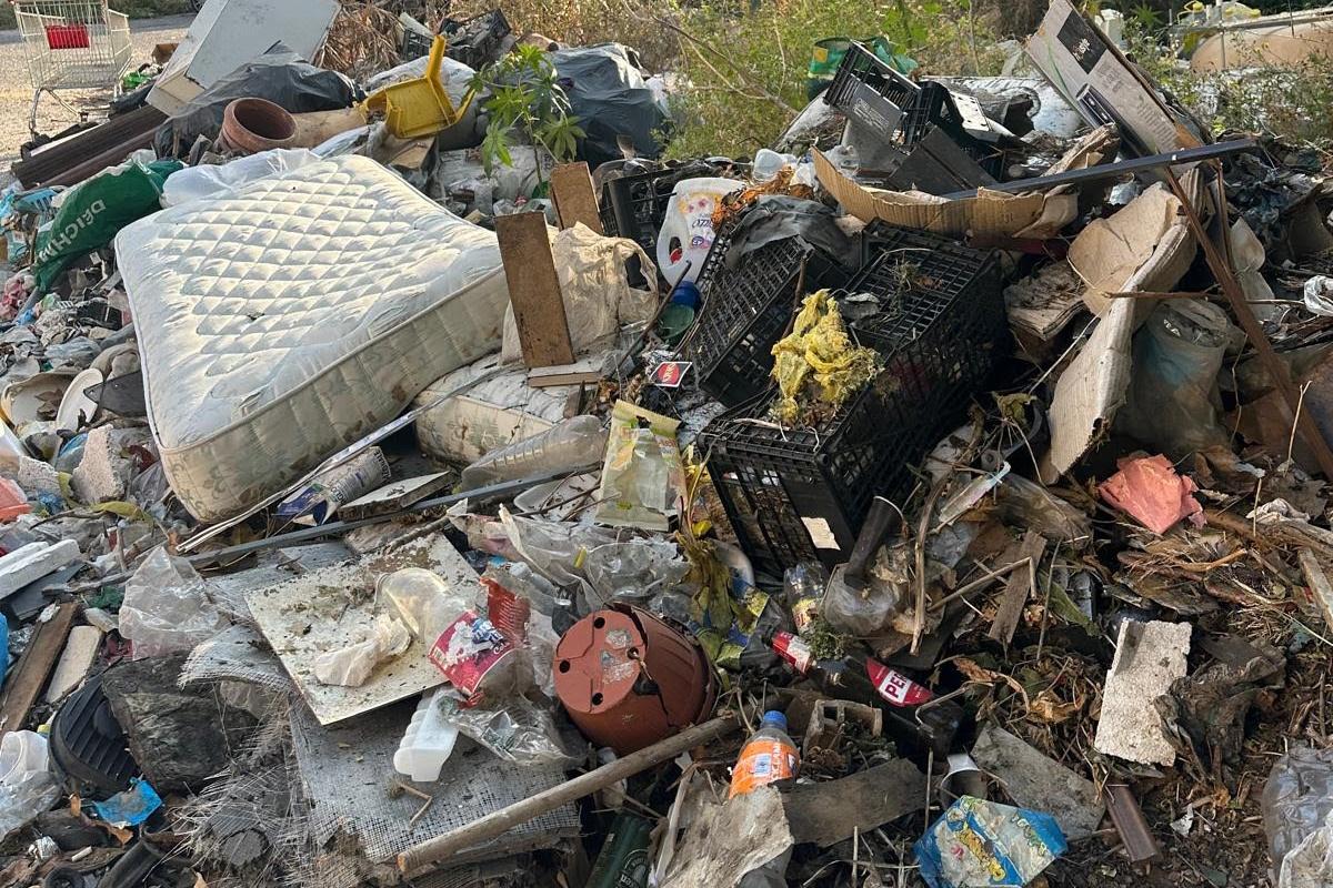 Aggravio Reggio, al rione Marconi cresce la discarica e cielo aperto