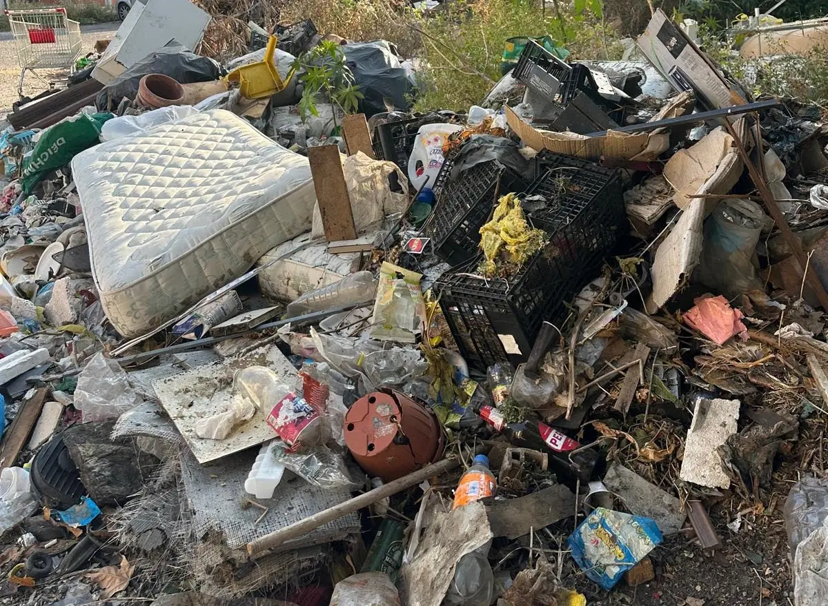 Reggio, al rione Marconi cresce la discarica e cielo aperto