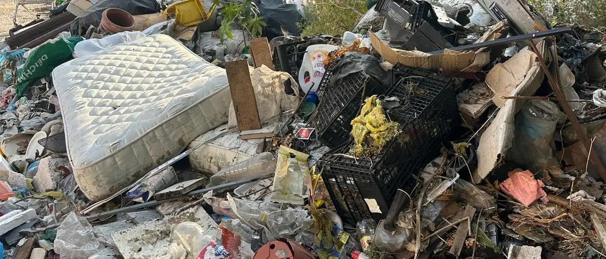 Reggio, al rione Marconi cresce la discarica e cielo aperto