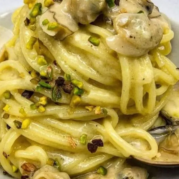 LA RICETTA DEL GIORNO | Spaghetti con vongole e pistacchi