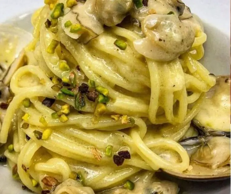 LA RICETTA DEL GIORNO | Spaghetti con vongole e pistacchi