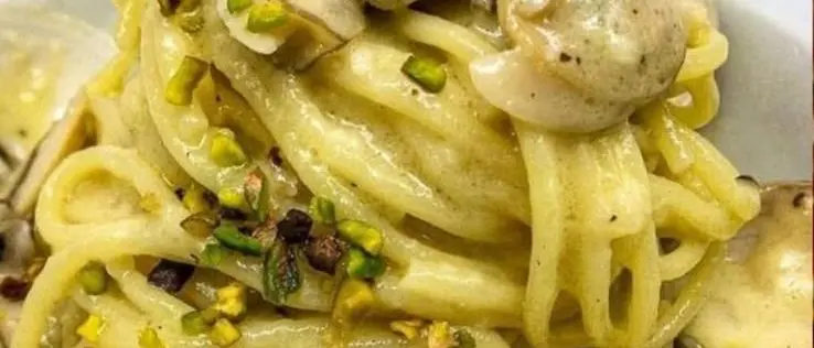 LA RICETTA DEL GIORNO | Spaghetti con vongole e pistacchi