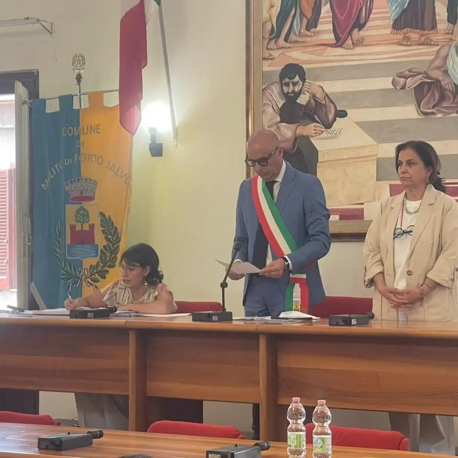 Incendio devasta bene confiscato a Melito Porto Salvo, la ferma condanna del sindaco Nastasi
