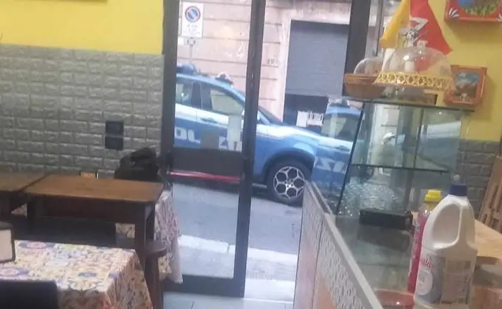 Reggio, furto con vandalismo in un’attività di street food del centro: indaga la Polizia