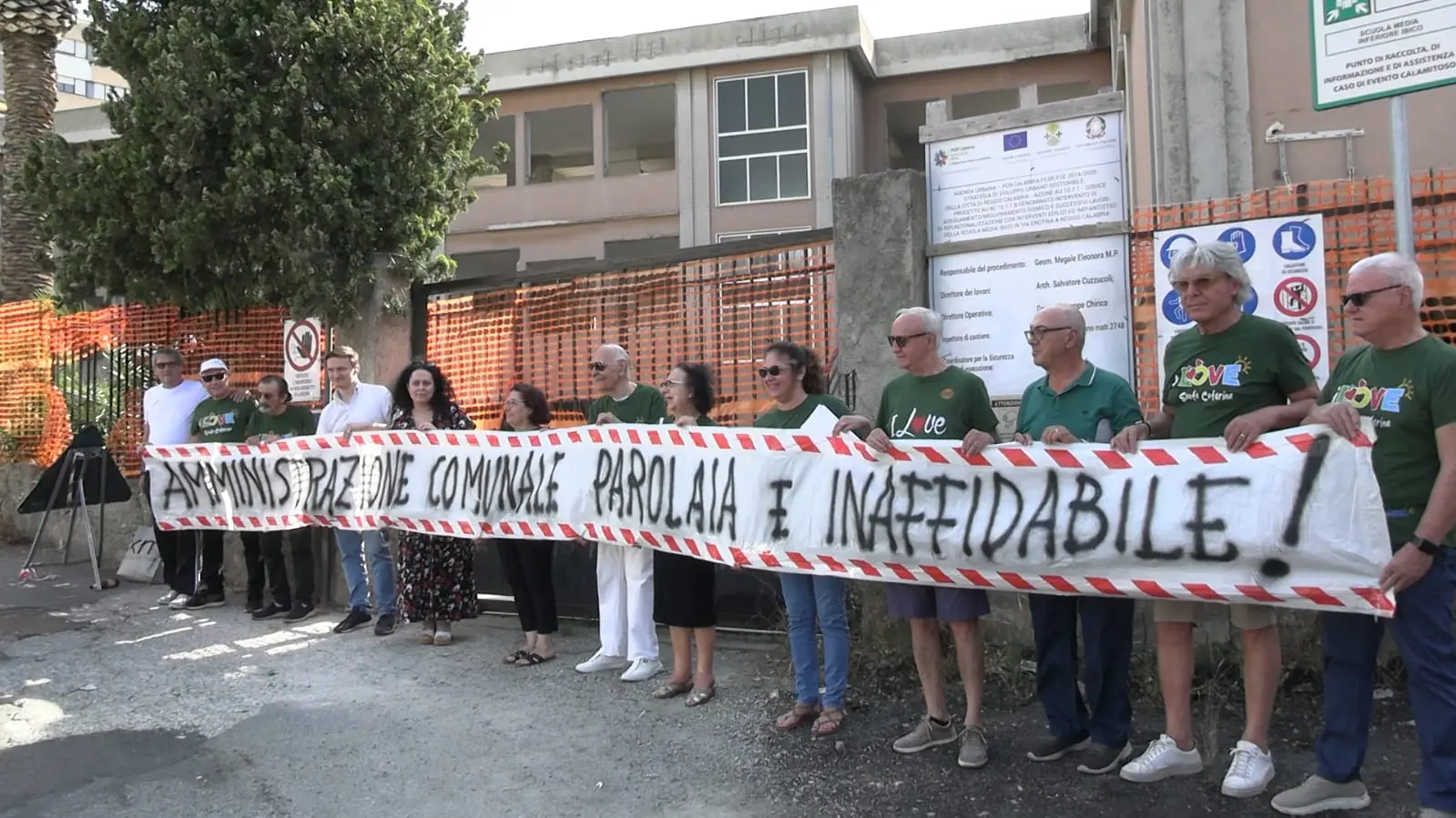Reggio, cancelli chiusi e lavori fermi alla scuola Ibico: la protesta dell'Associazine \"Noi per Santa Caterina\"