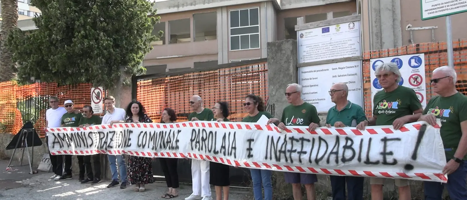 Reggio, cancelli chiusi e lavori fermi alla scuola Ibico: la protesta dell'Associazine \"Noi per Santa Caterina\"