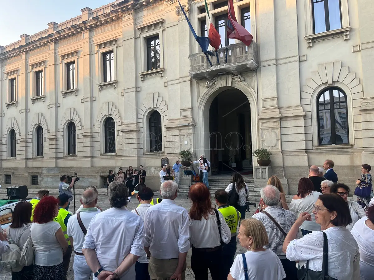 A Reggio poeti uniti per la Pace: «La cultura ha il dovere di smuovere le coscienze» - FOTO
