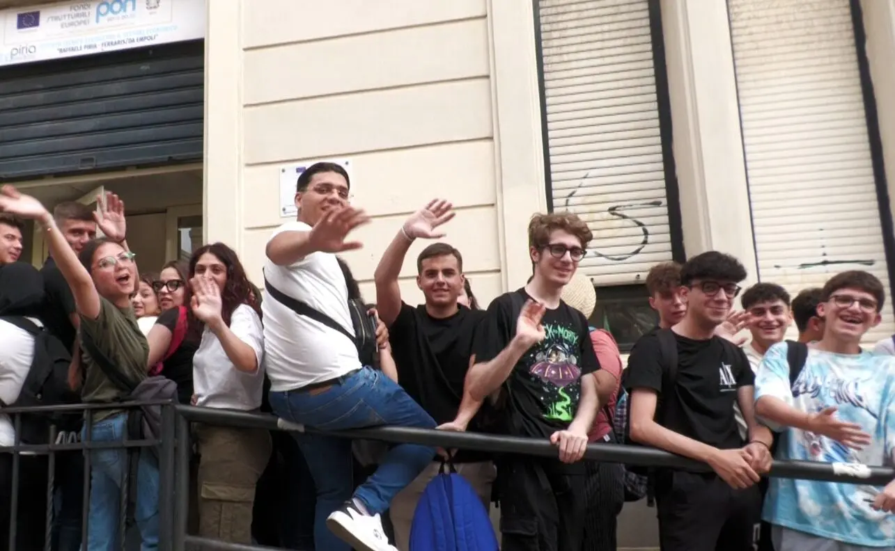 Maturità 2025 col vocabolario in mano e tanta speranza, l'attesa della prima prova nelle voci degli studenti reggini