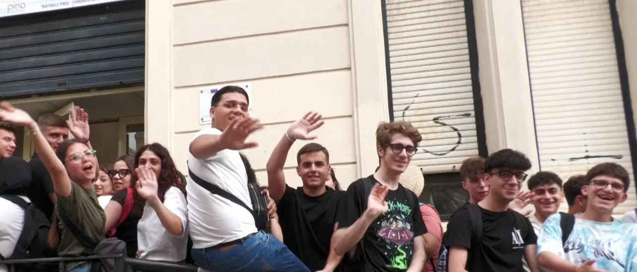 Maturità 2025 col vocabolario in mano e tanta speranza, l'attesa della prima prova nelle voci degli studenti reggini