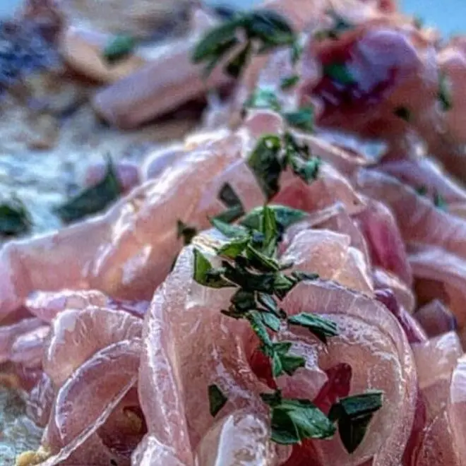 LA RICETTA DEL GIORNO | Pesce spada con cipolla in agrodolce