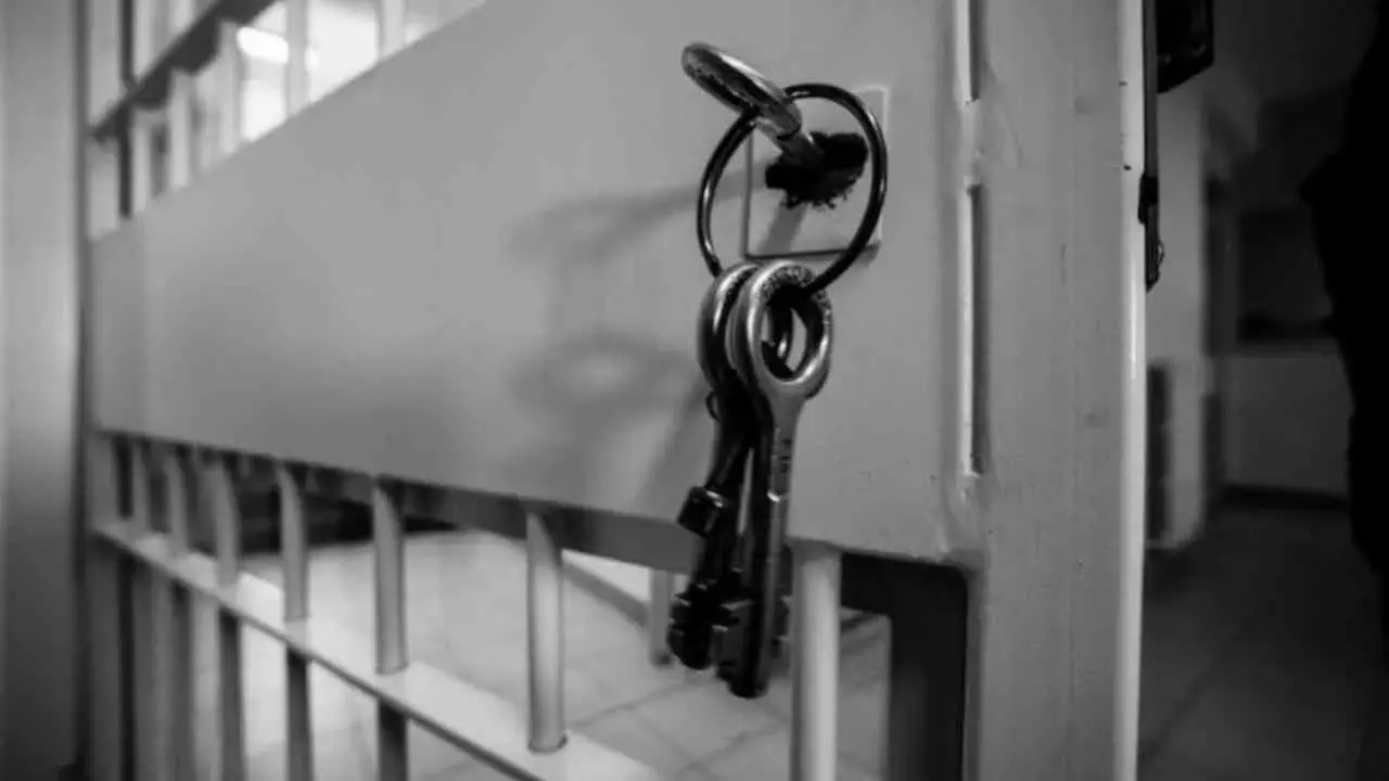 Reggio, un gruppo di detenuti tenta la rivolta nel carcere di Arghillà: fermati dagli agenti penitenziari