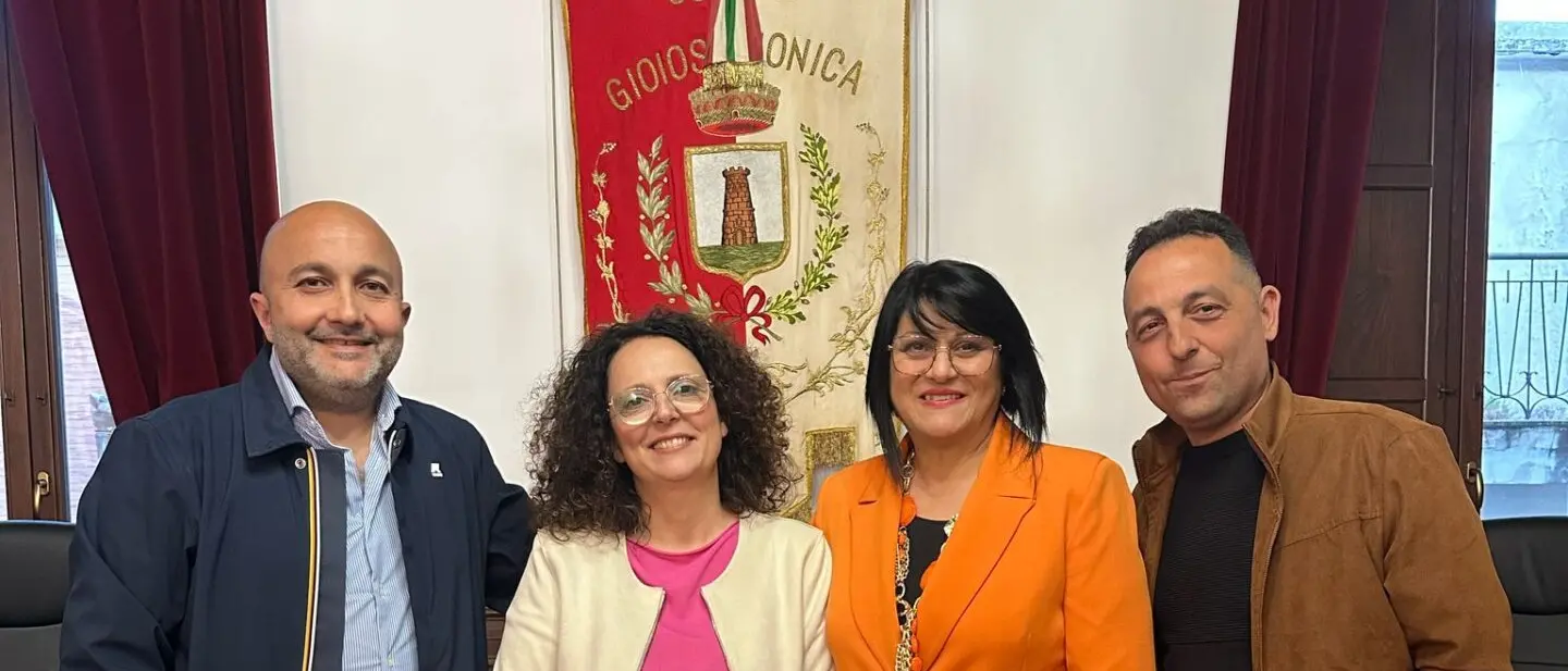 Gioiosa Ionica: il gruppo consiliare \"Costruire Insieme\" riceve la benedizione apostolica da Papa Leone XIV