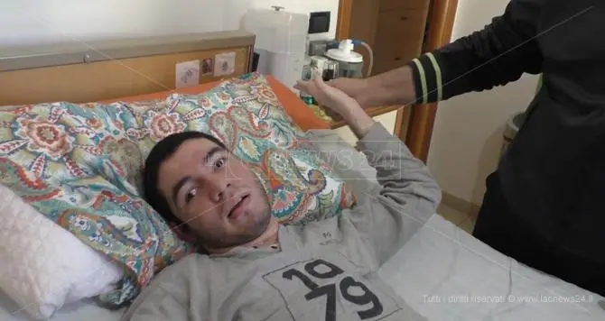 Affetto da una grave malattia, per Natale Alvaro arriva una piccola grande vittoria