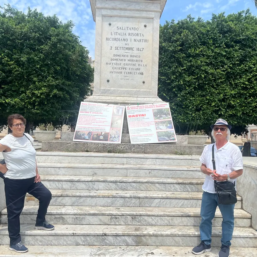 Reggio, tornano in piazza Italia a protestare i coniugi Crucitti del rione Marconi: «Insicuri anche dentro il condominio»