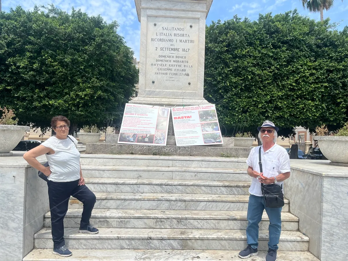 Reggio, tornano in piazza Italia a protestare i coniugi Crucitti del rione Marconi: «Insicuri anche dentro il condominio»