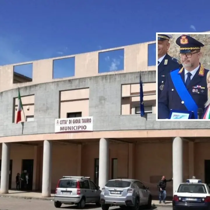 Gioia Tauro, la stretta del sindaco Scarcella: multe e sanzioni ai proprietari di terreni privati incolti o con rifiuti pericolosi