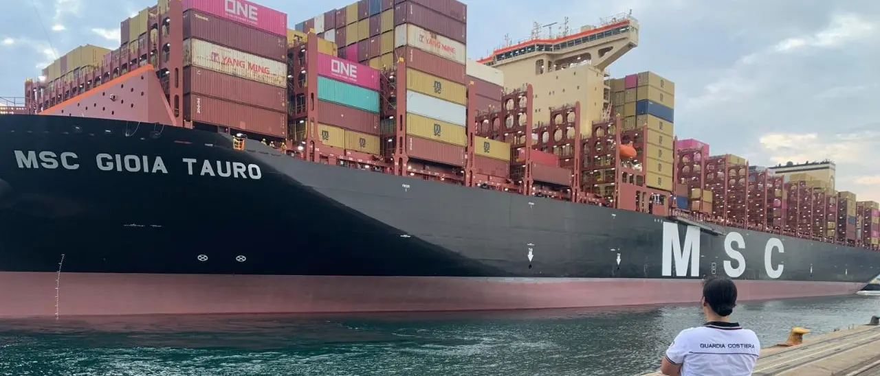 La portacontainer Msc Gioia Tauro approda \"a casa\". Comunità entusiasta, mentre alcuni chiedono più investimenti per il territorio