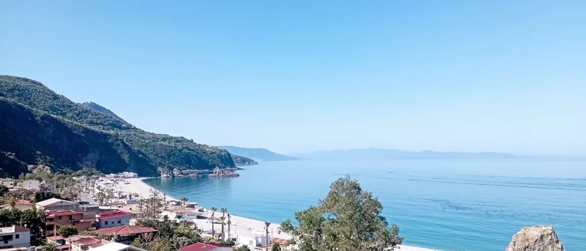 Mare sporco alla Tonnara di Palmi: controlli e verifiche in corso. Il sindaco: «Proteggere risorsa preziosa»