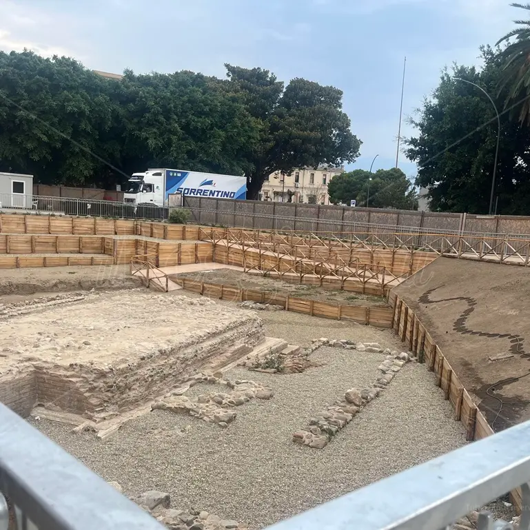 Reggio, piazza Garibaldi pronta a mostrare il suo Tempio: ultimi ritocchi prima del debutto - FOTO