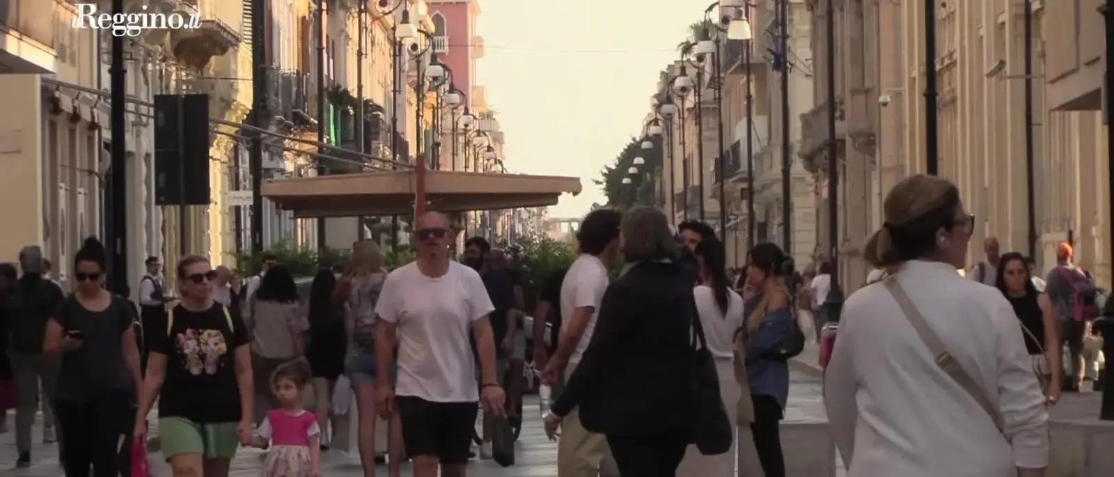 VOX POPULI | L'estate, il mare e i servizi: la voce dei cittadini sottolinea vizi e virtù della Reggio turistica - VIDEO