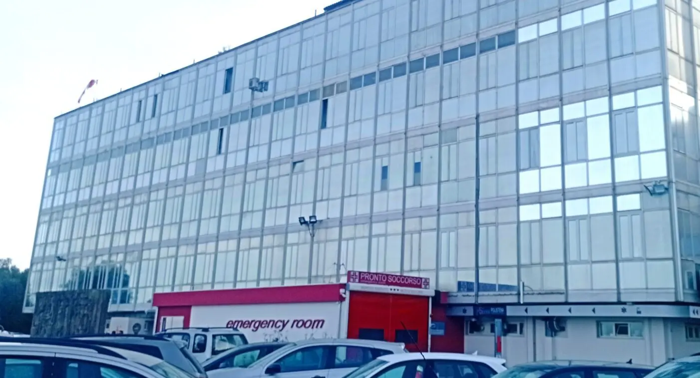 Ospedale di Polistena, continuano i reclami: «Pronto soccorso implode», «Strade dei parcheggi disastrose»