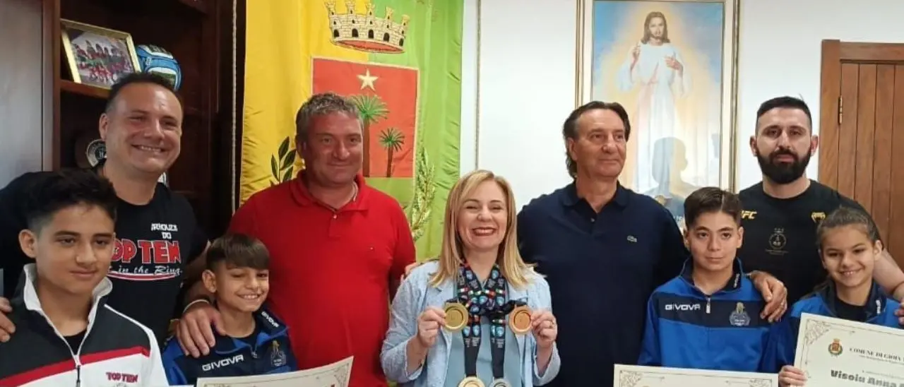 Campioni di Kickboxing accolti nel palazzo municipale di Gioia Tauro. Il sindaco: «Il meglio della collettività»
