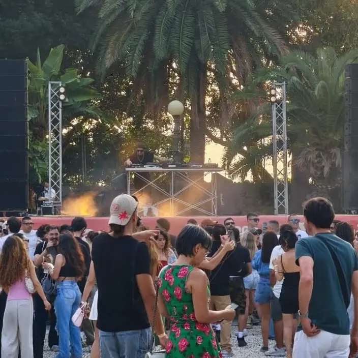 Reggio risponde alla chiamata di Ausonia Fest: la Villa Comunale rivive tra musica, artigianato e spazio pubblico - FOTO