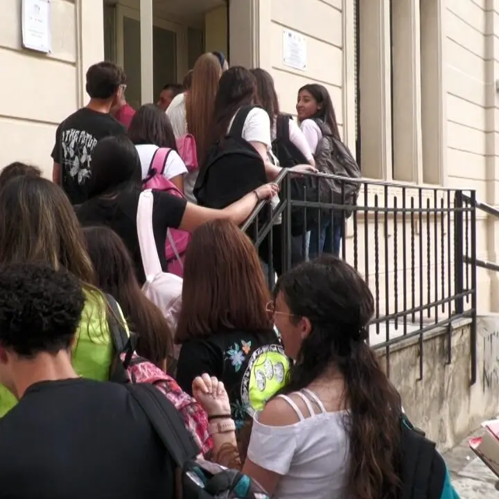 Maturità, Giulia e Mariele scelgono il \"rispetto\": «Non ci arrendiamo alla paura della guerra ma speriamo nel futuro»