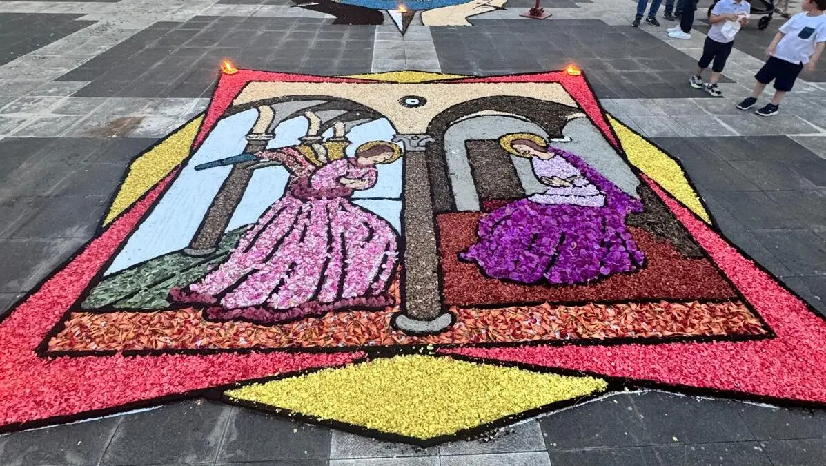 A Villamesa di Calanna il tradizionale appuntamento con l'infiorata