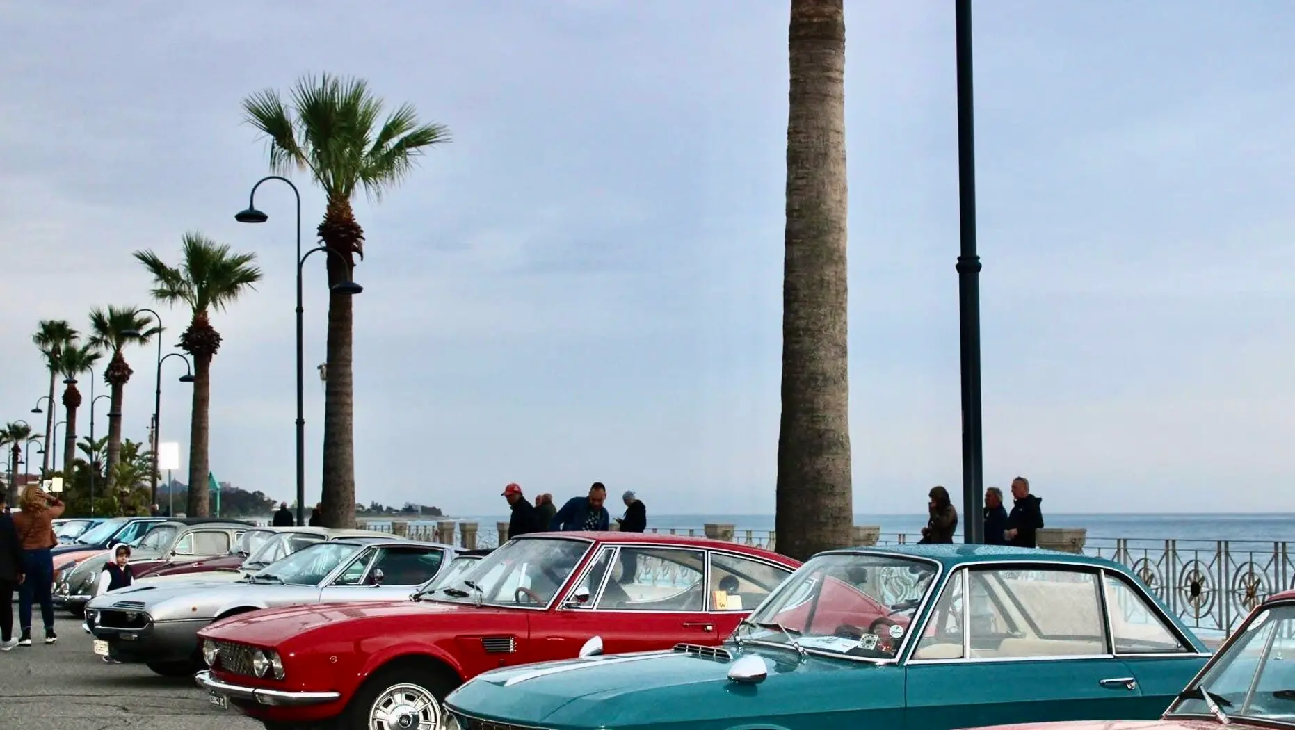 Classiche e supercar a Reggio il grande tour del motorismo vintage