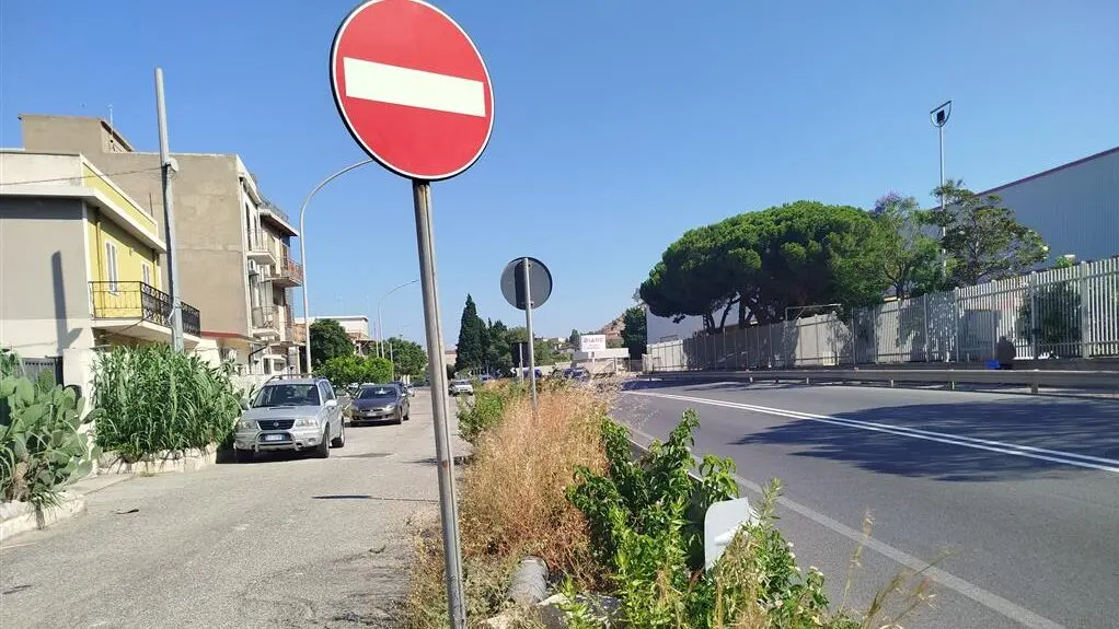 Degrado e pericolo sulla SS 106 a Motta San Giovanni: l'Ancadic denuncia abbandono e criticità