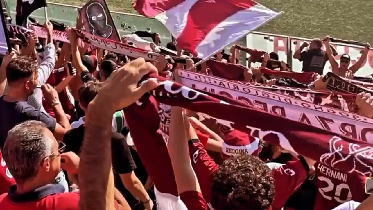 Reggina, ore decisive per Ferraro e non solo: si definisce l’ossatura del nuovo gruppo amaranto