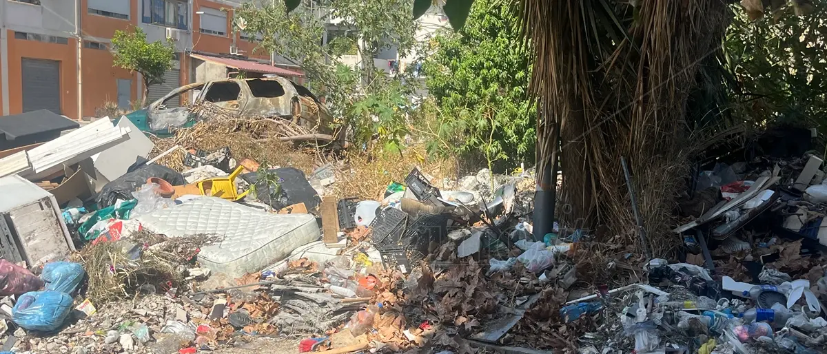Reggio, maxi discarica al rione Marconi: pronto un secondo esposto alla procura - FOTO