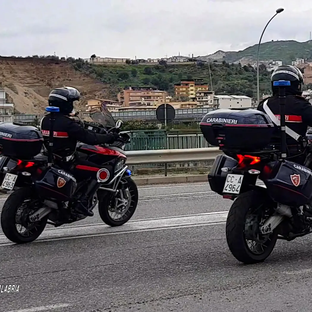 Reggio, evade dai domiciliari e tenta la fuga: bloccato dai Carabinieri