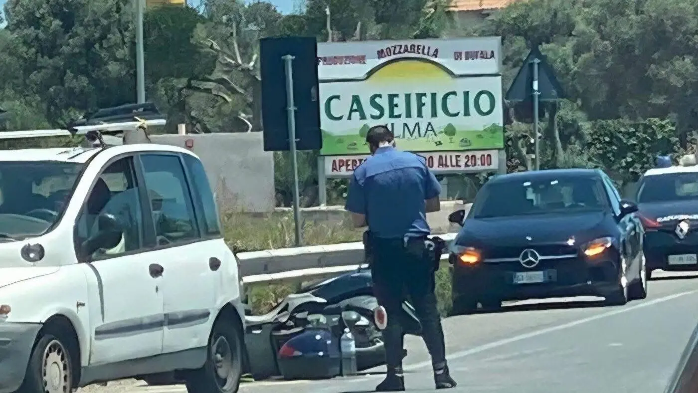 Caulonia, scontro tra auto e moto sulla 106, grave un motociclista