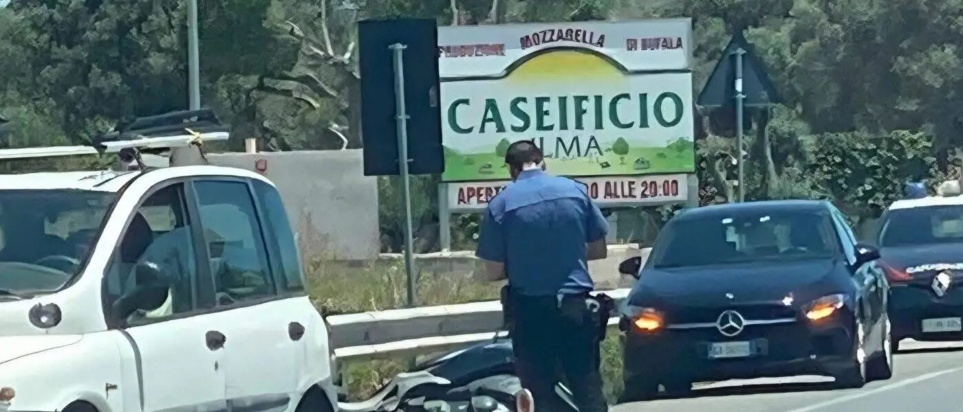 Caulonia, scontro tra auto e moto sulla 106, grave un motociclista