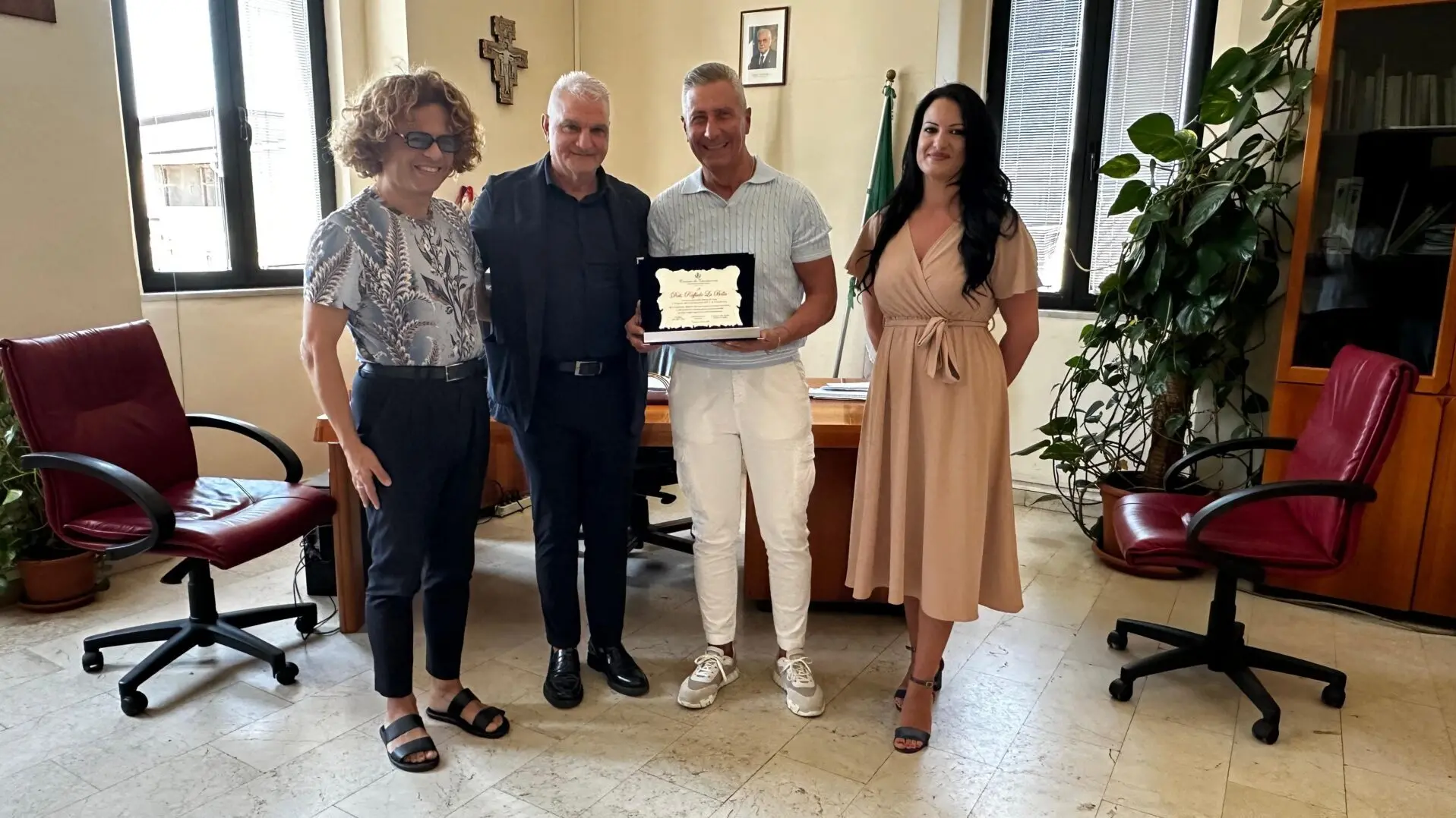 Il dirigente del Commissariato di Taurianova va in pensione, il saluto del sindaco Biasi