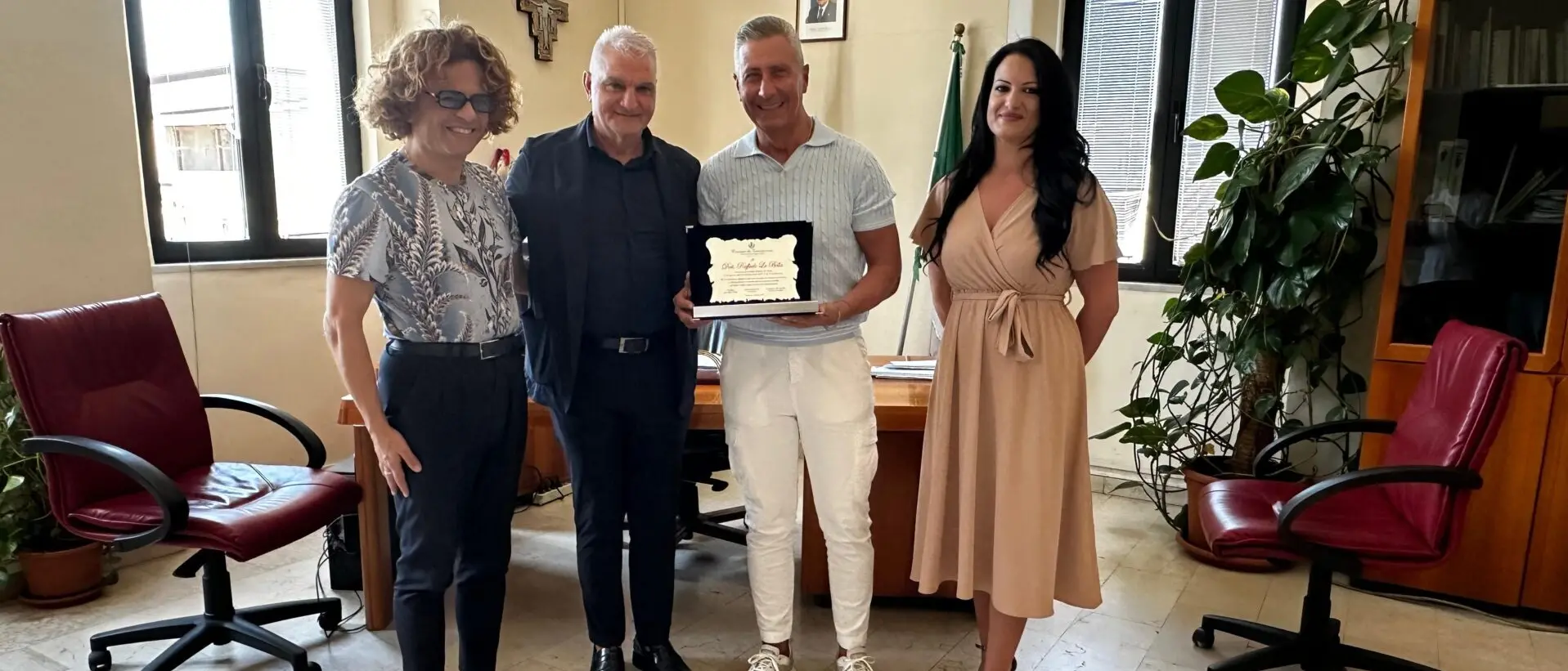 Il dirigente del Commissariato di Taurianova va in pensione, il saluto del sindaco Biasi