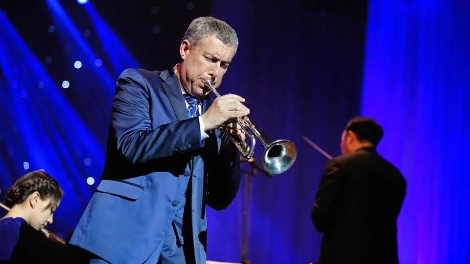 Deviazioni in arte e musica a Bagnara Calabra: \"La tromba del Cinema – Omaggio a Ennio Morricone\" con Nello Salza