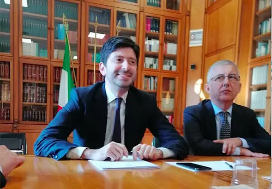 Coronavirus, Speranza convoca il Cts. Al vaglio nuove strette