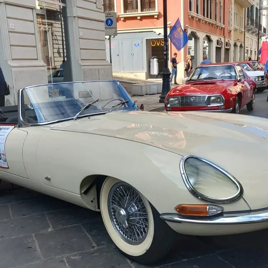 Reggio, auto d’epoca e supercar: la due giorni del Club Aremes conquista la costa tirrenica