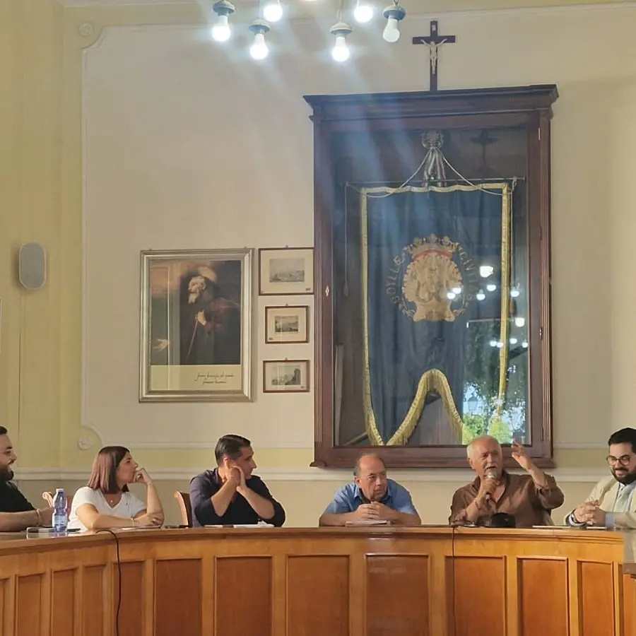 Scilla, la minoranza in Consiglio: «Trasporto scolastico, brand e PNRR: servono diritti, trasparenza e identità»