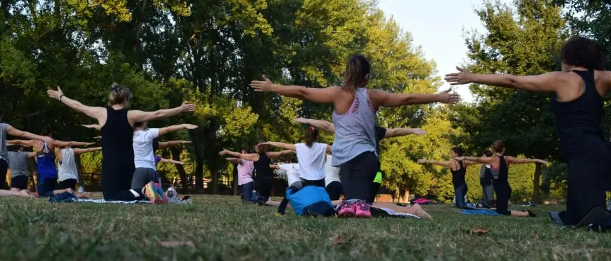 Idratazione, dieta leggera e niente maratone last minute: i consigli dell’esperto per affrontare il caldo senza rischi