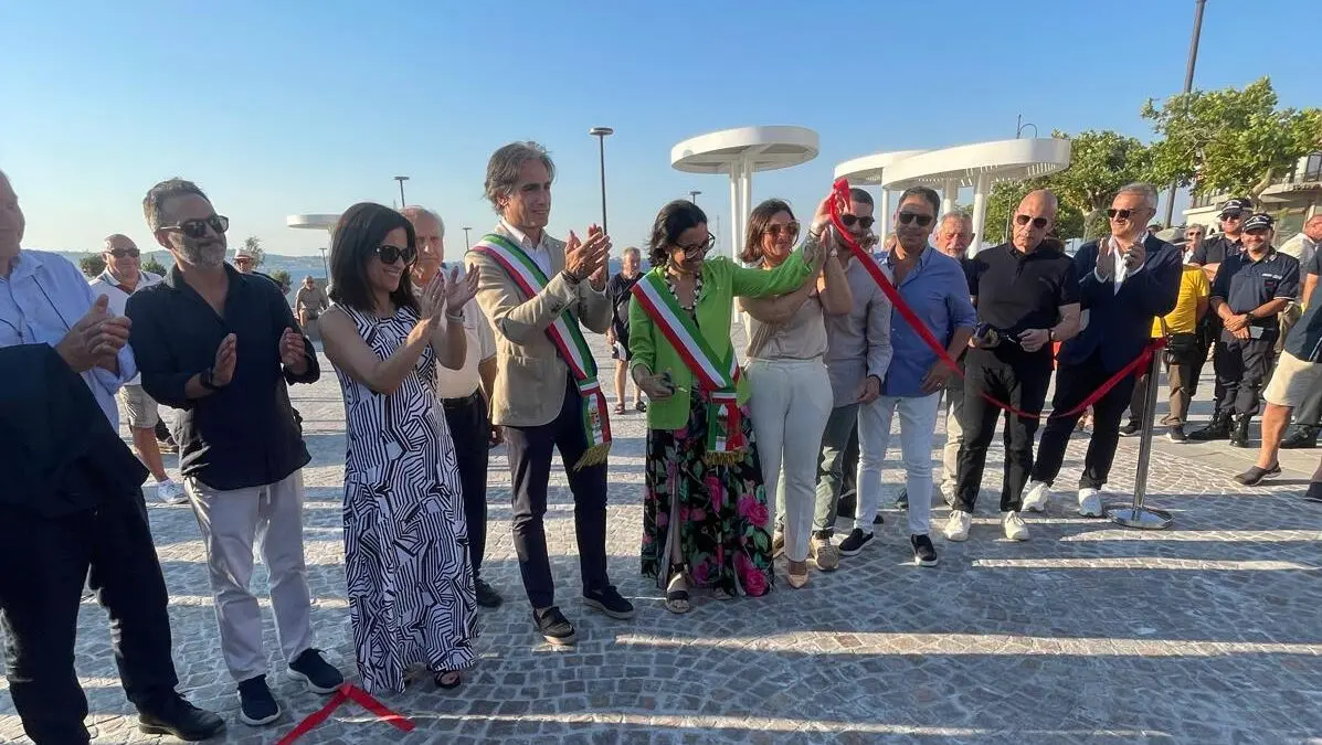 Villa San Giovanni ritrova il suo orizzonte: inaugurata Piazza delle Repubbliche Marinare, simbolo di rinascita urbana e identitaria - FOTO