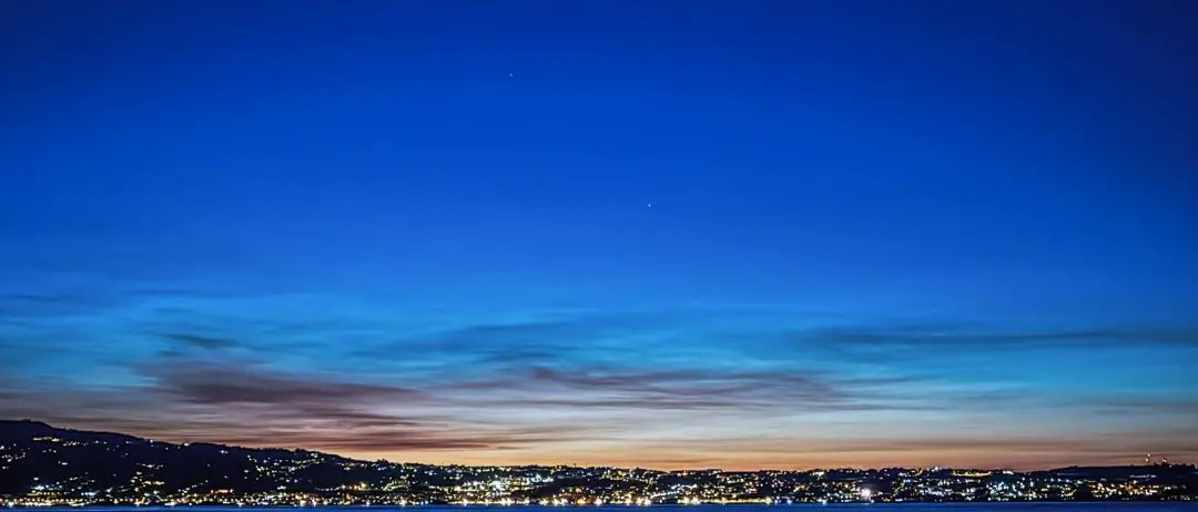 LA FOTO DEL GIORNO | Notte blu sullo Stretto
