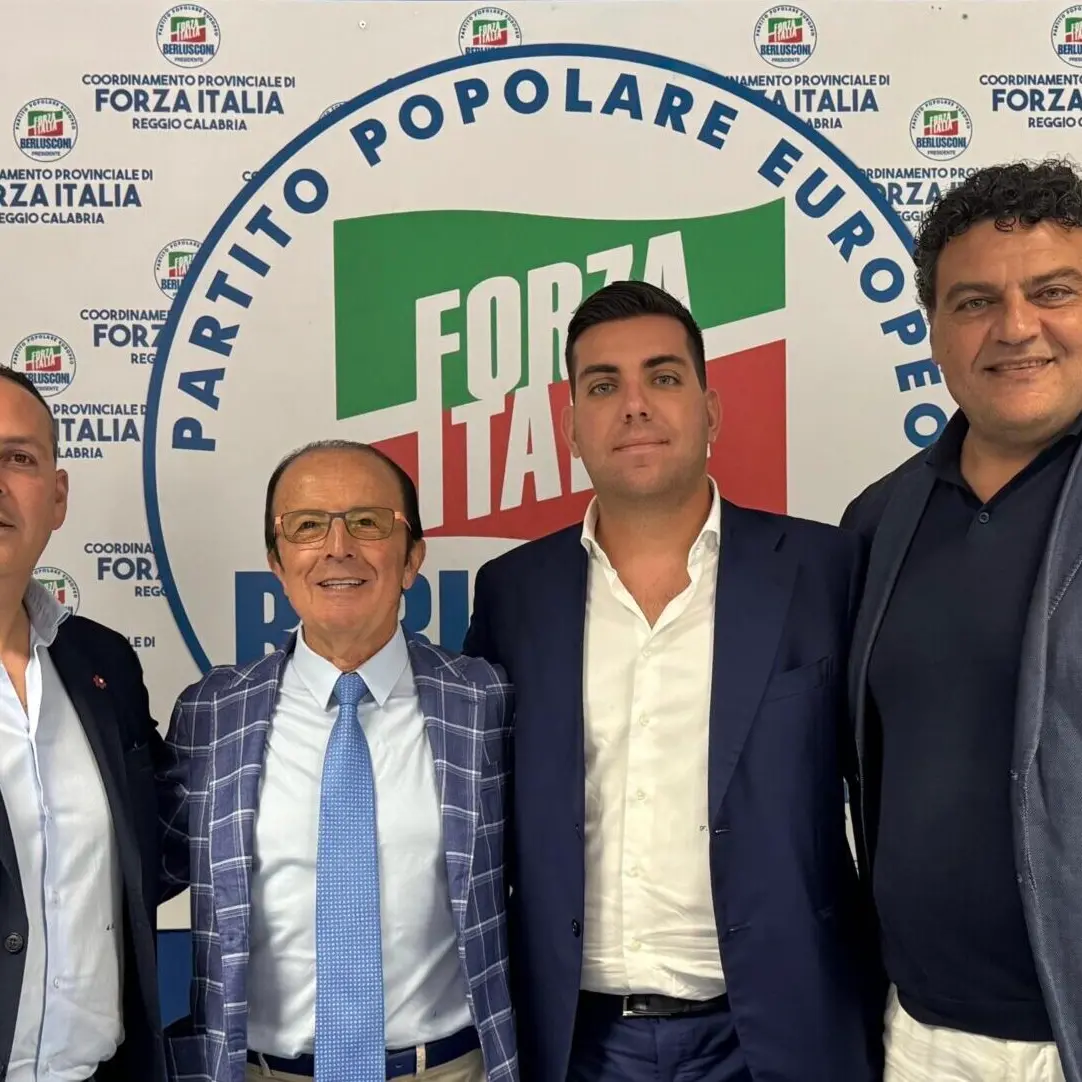 Reggio, Forza Italia contro Brunetti: «Dichiarazioni ridicole, fa da scudo al sindaco peggiore d’Italia»