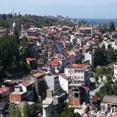 <p>Cinquefrondi, intimidazione contro l'ex sindaco Galimi: bottiglia con liquido infiammabile sulla sua auto</p>